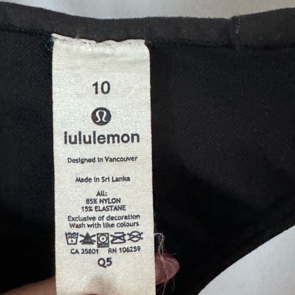 Lululemon sports bra - Picture 3 of 3